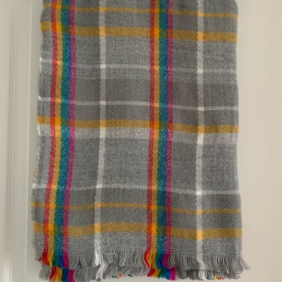 Brand New Scarf - Picture 3 of 4